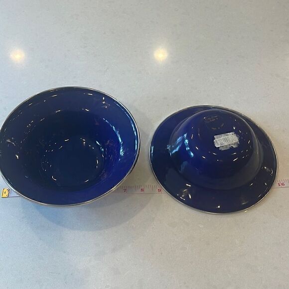 The golden Rabbit II enamel 2 bowls excellent condition. Vintage.